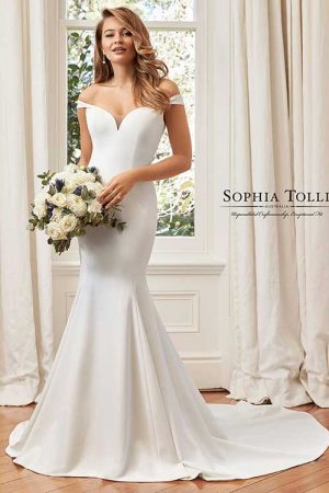 Sophia Tolli Y11961